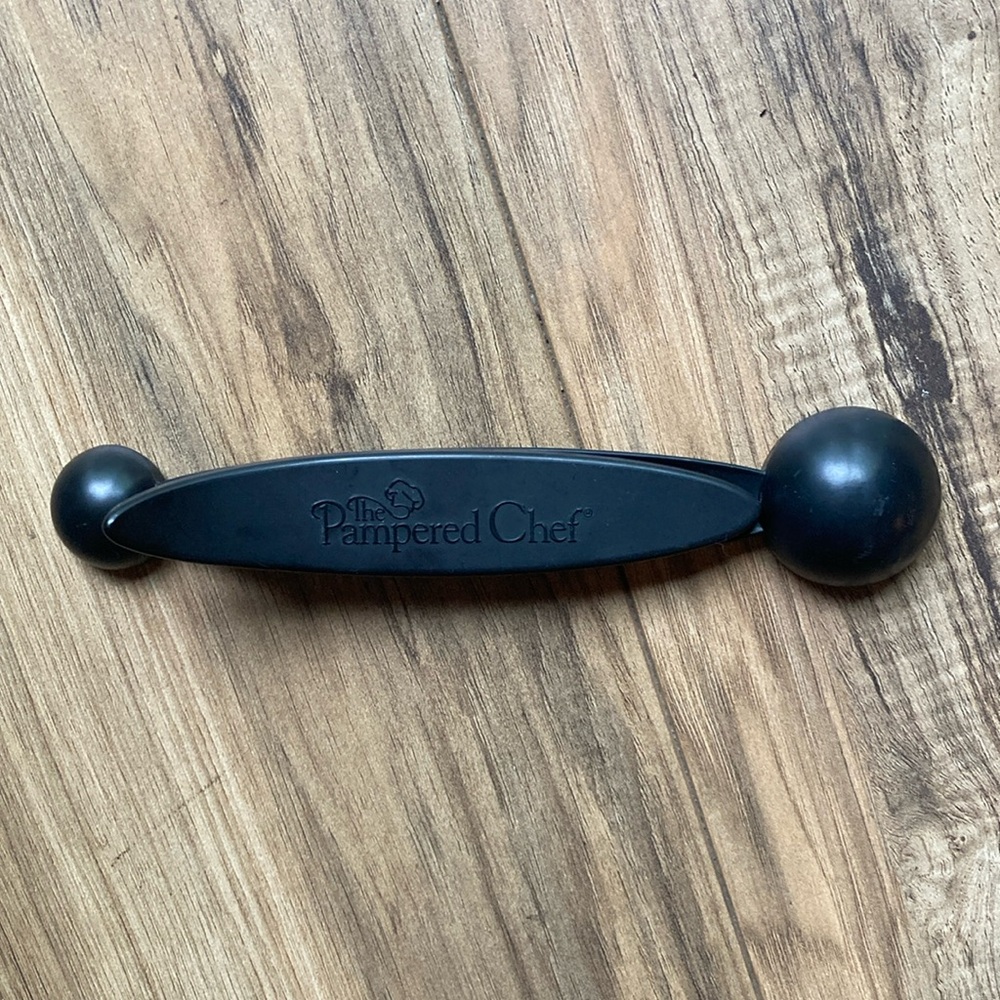 Pampered Chef Coffee Clip with 2 Measurements